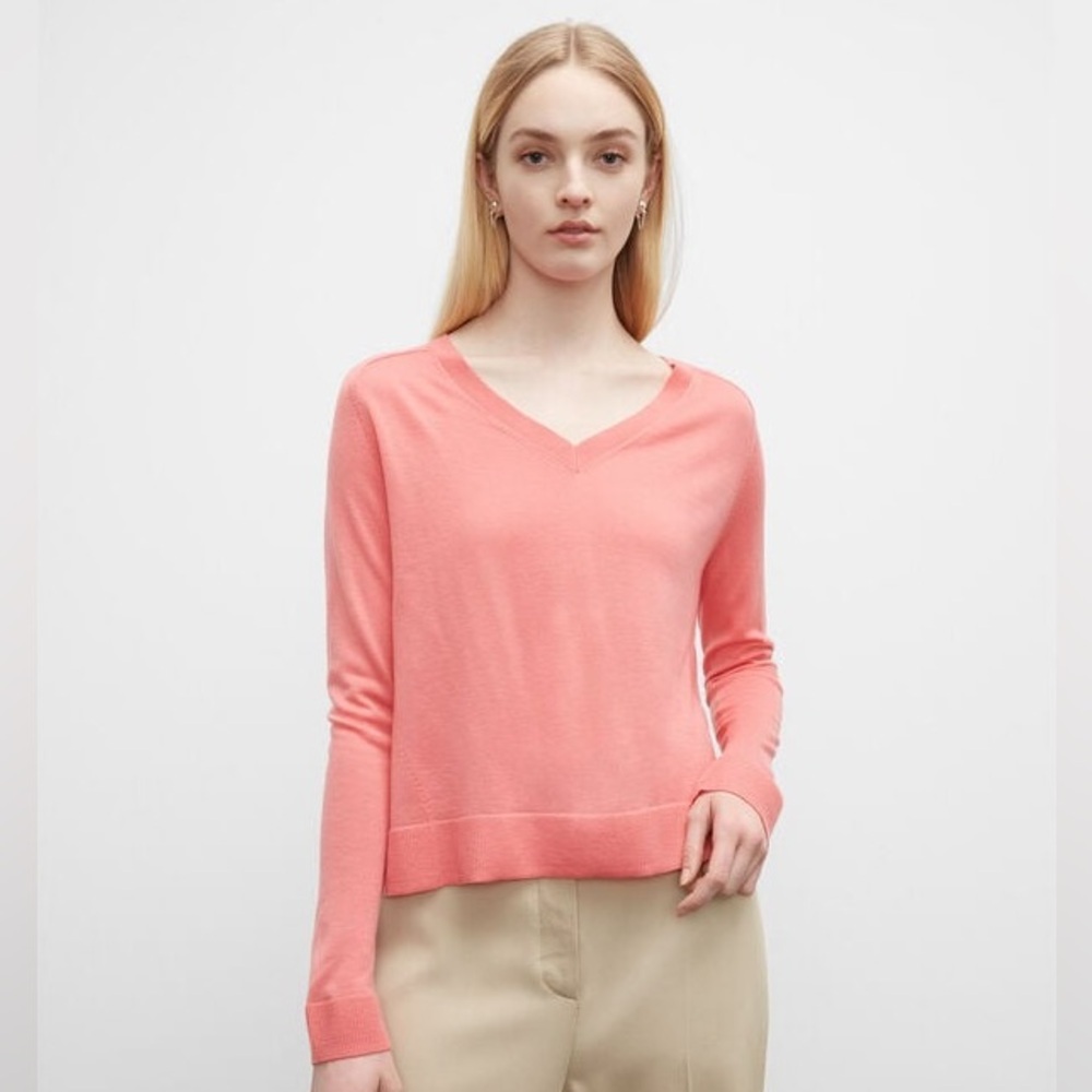 *SOLD* Club Monaco Zaydie Women V Neck 100% Merino wool knit Pink Sweater S